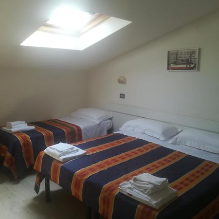 Hotel Derna Viareggio Buitenkant foto