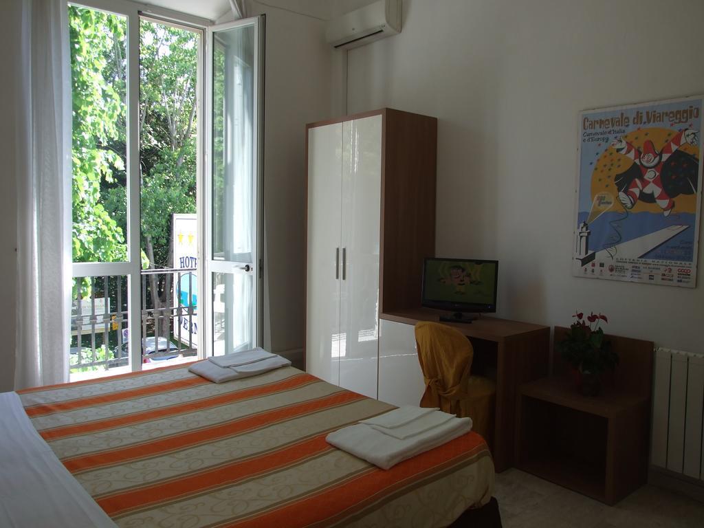 Hotel Derna Viareggio Kamer foto