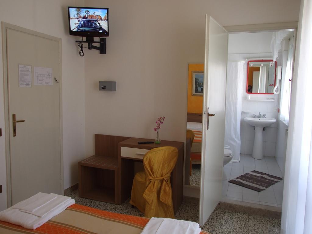 Hotel Derna Viareggio Kamer foto