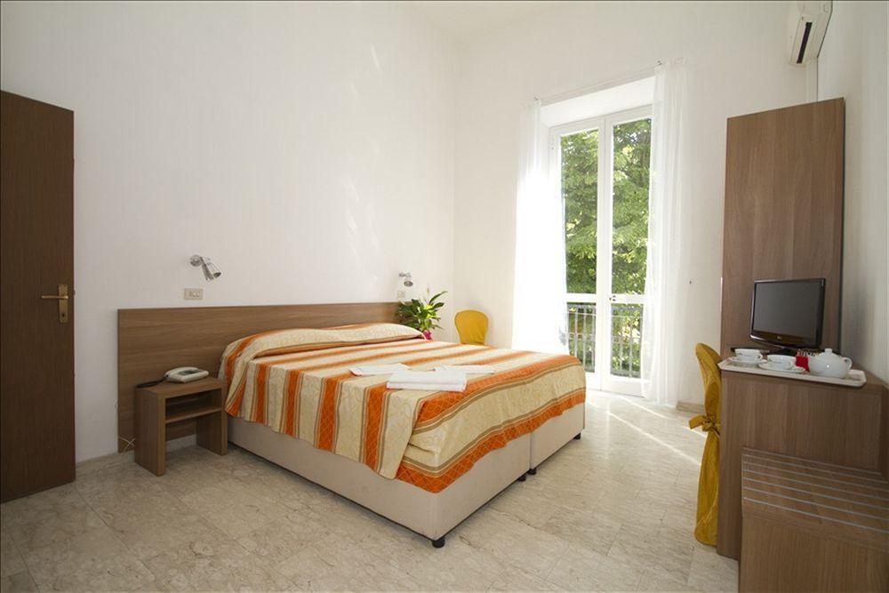 Hotel Derna Viareggio Buitenkant foto
