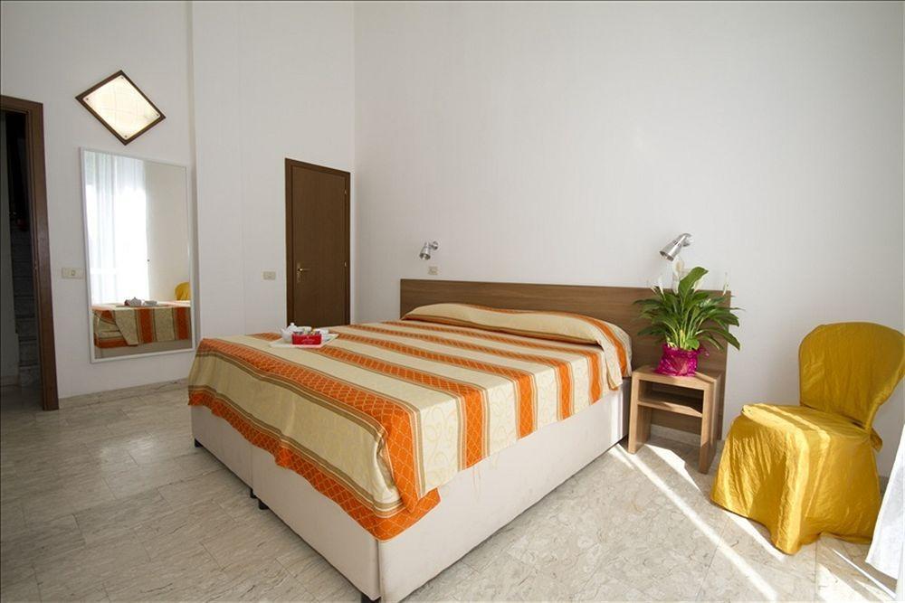 Hotel Derna Viareggio Buitenkant foto