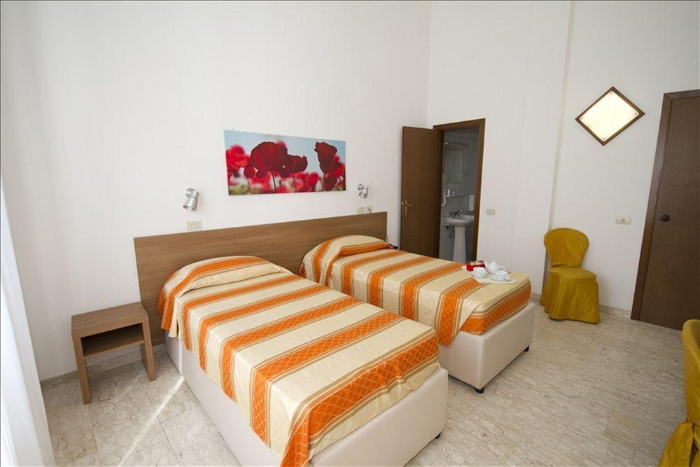 Hotel Derna Viareggio Buitenkant foto