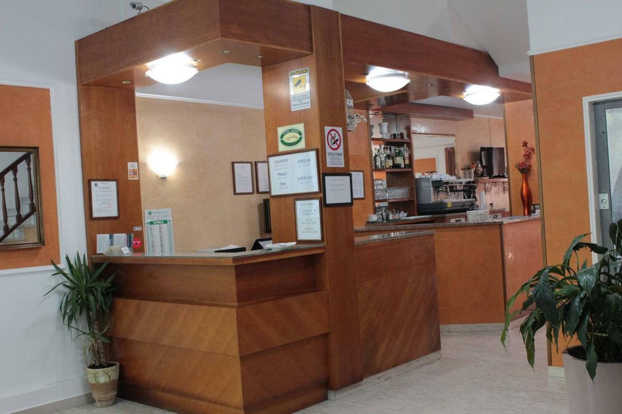 Hotel Derna Viareggio Buitenkant foto