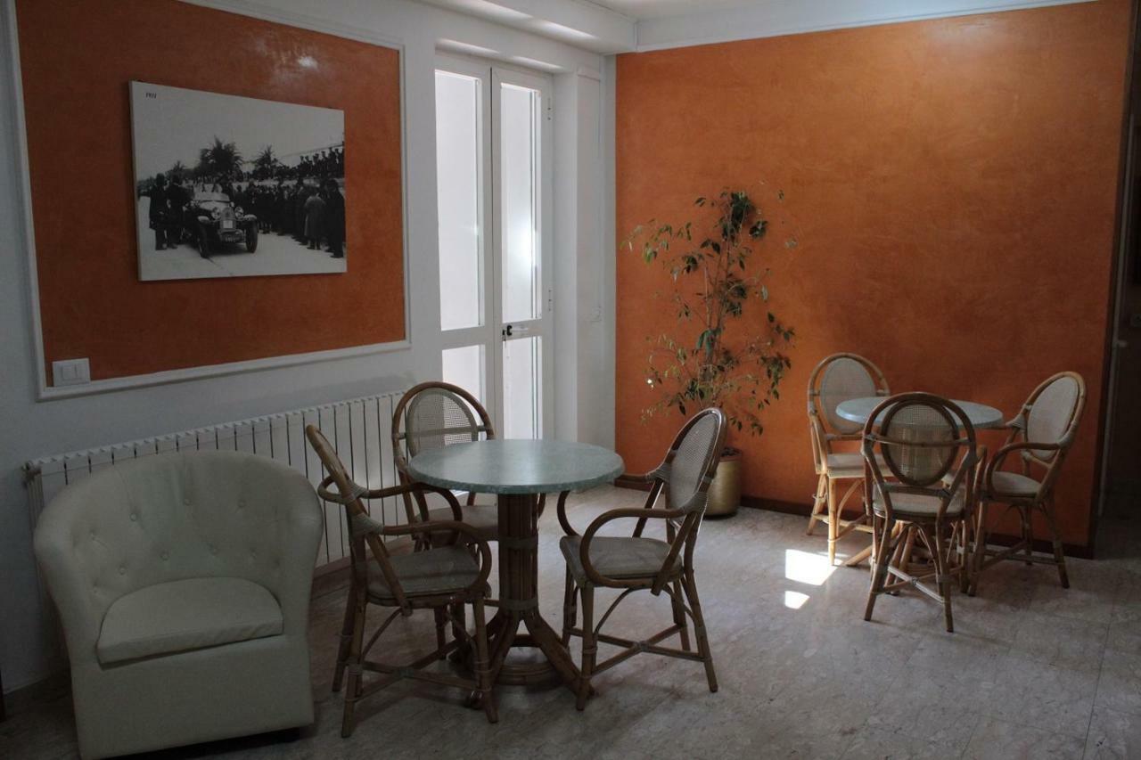 Hotel Derna Viareggio Buitenkant foto