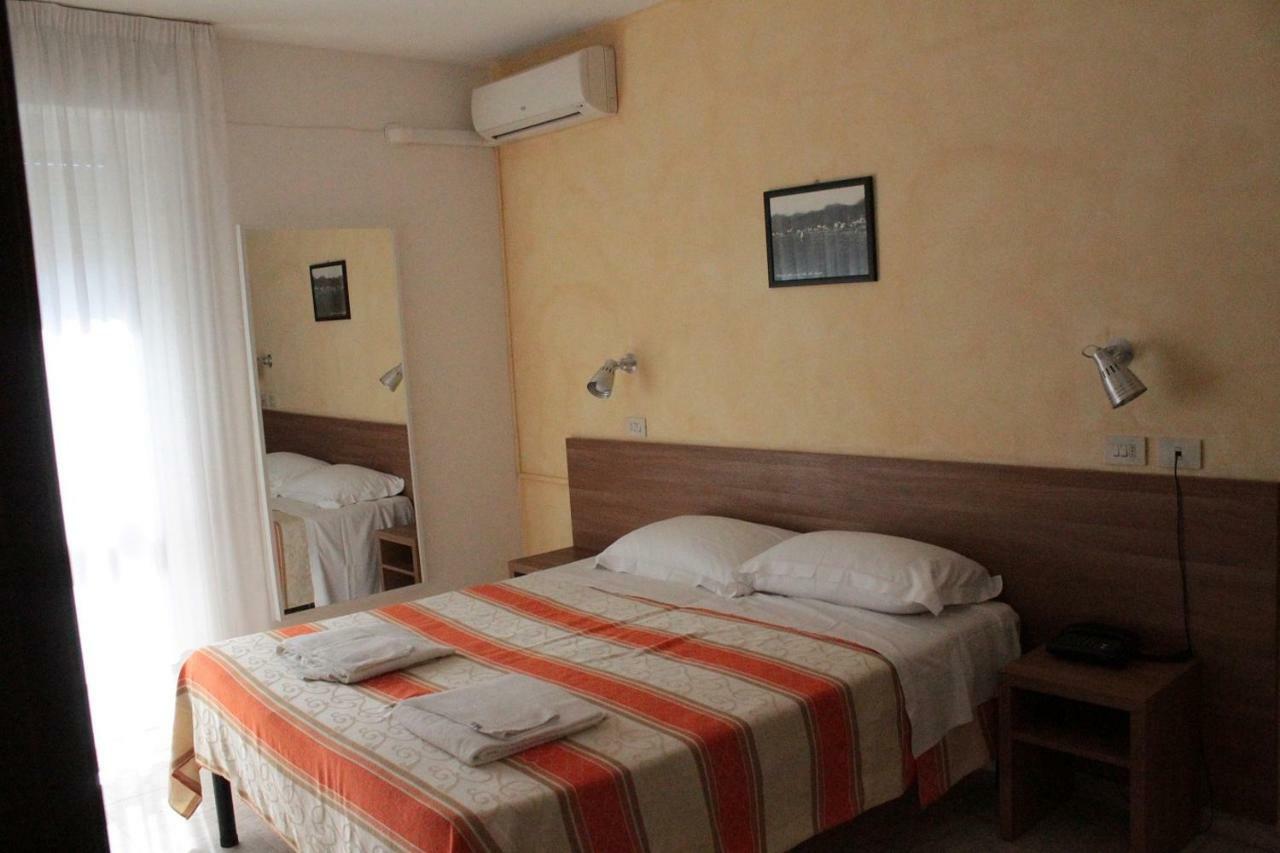 Hotel Derna Viareggio Buitenkant foto
