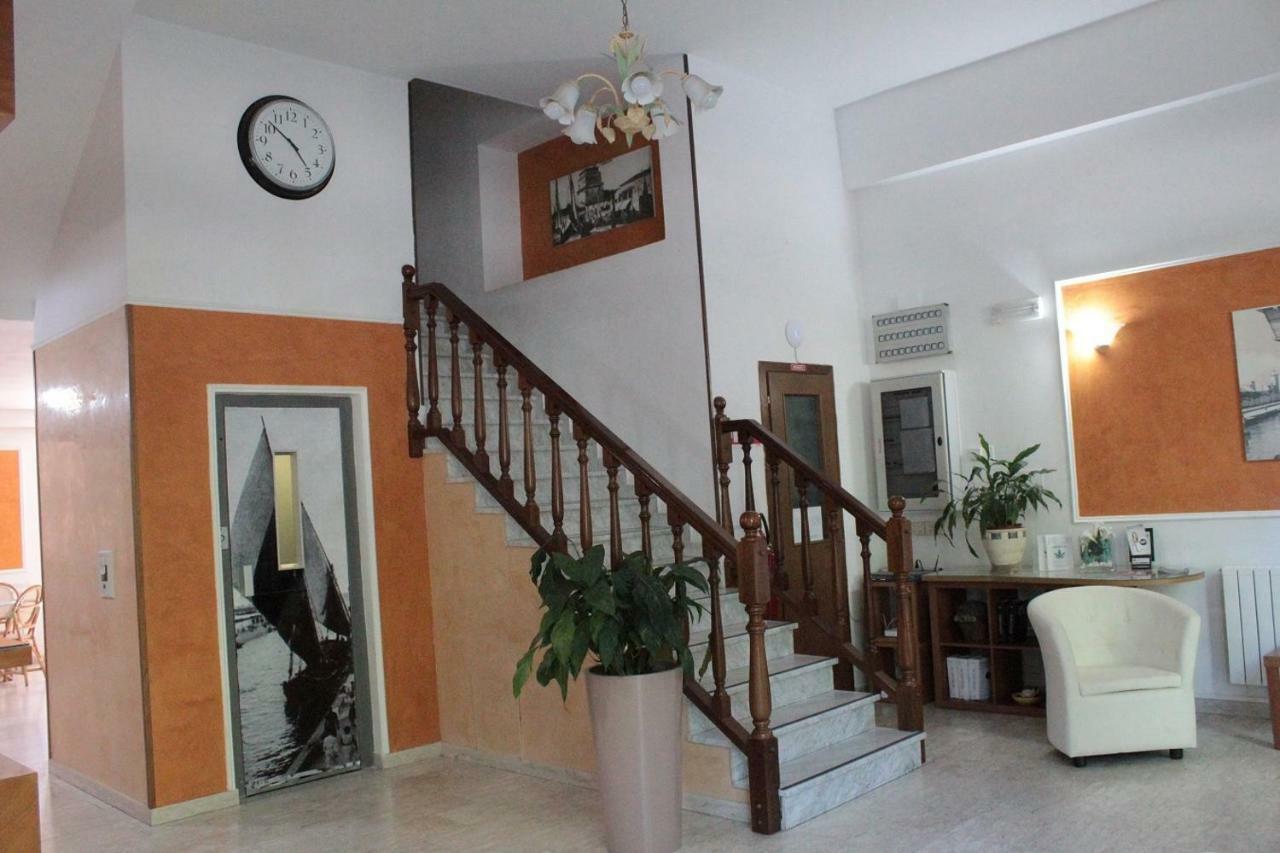 Hotel Derna Viareggio Buitenkant foto